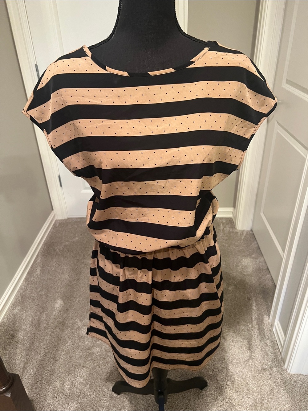 🎯 2/$5 dee elle Black and Beige Striped Mini with Polka Dot Detail